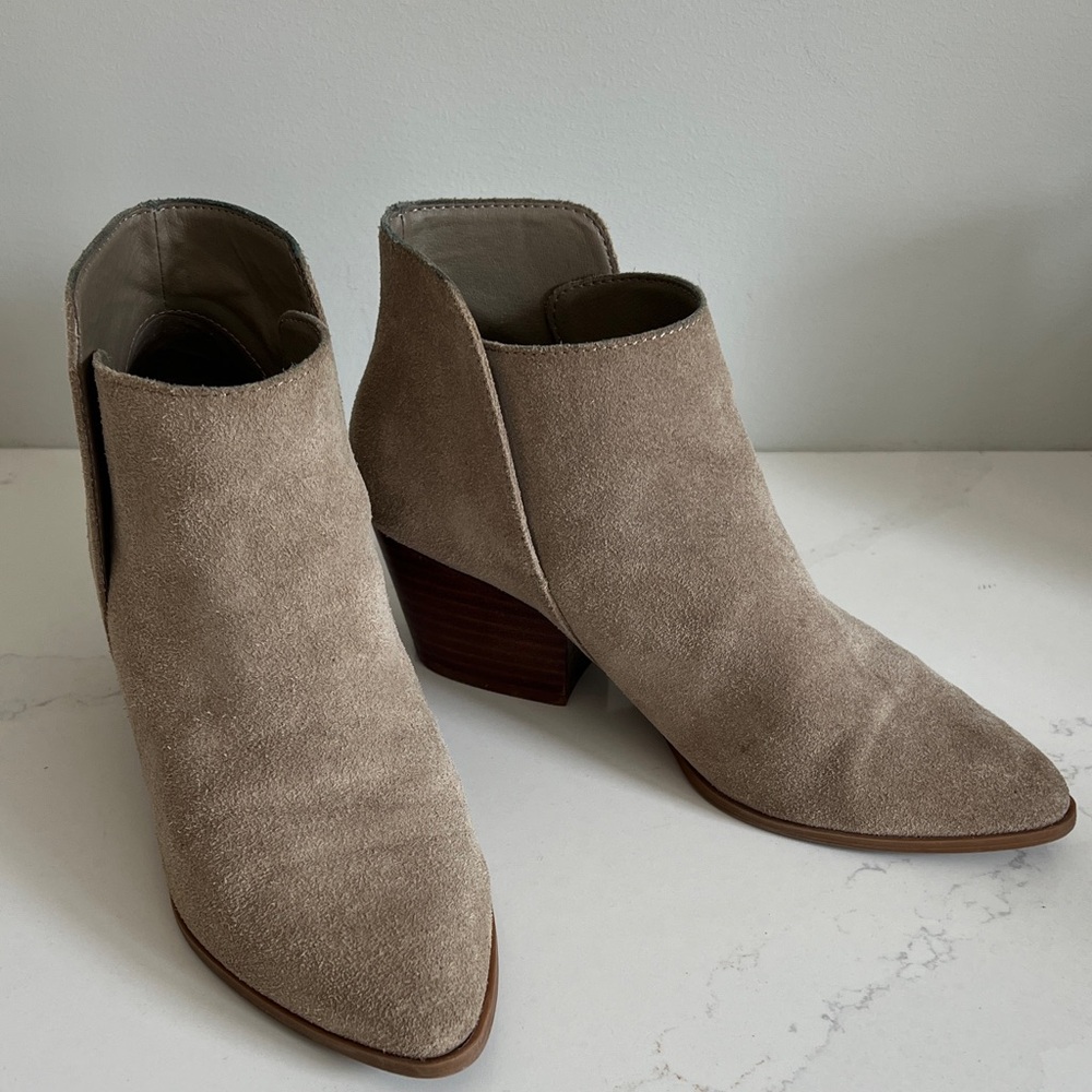 Dolce Vita Tan Suede Ankle Boots size 8